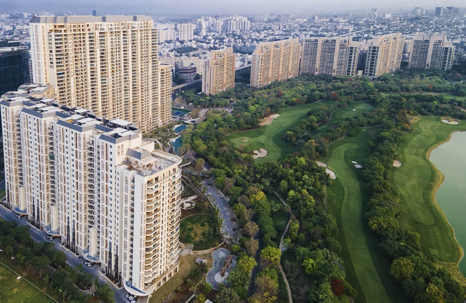 4 BHK in DLF The Dahlias